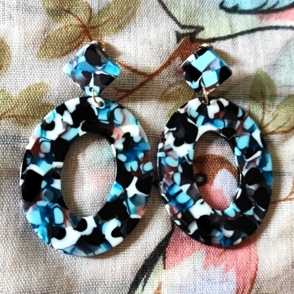 Melted Acrylic Chip Resin Pierced Earrings NOC Multi Colored Circles RED BANNER - Picture 3 of 8